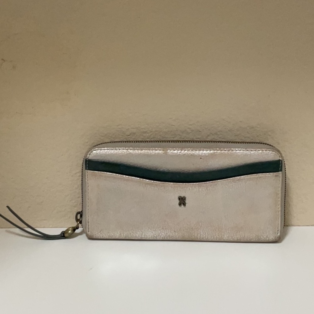 Hobo Max Large Zip Around gold/tan with green accent colors